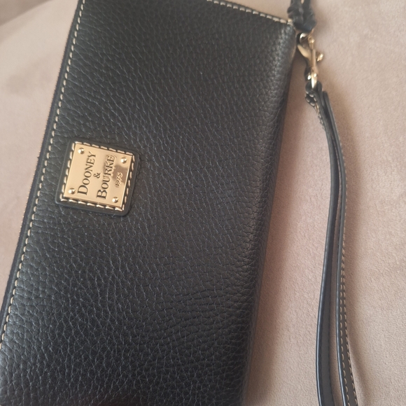 Dooney & Bourke Handbags - Dooney & Bourke Black Wristlet